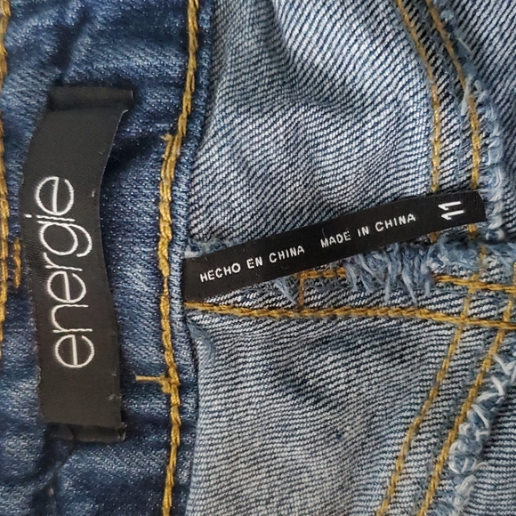 Shorts - Picture 3 of 5